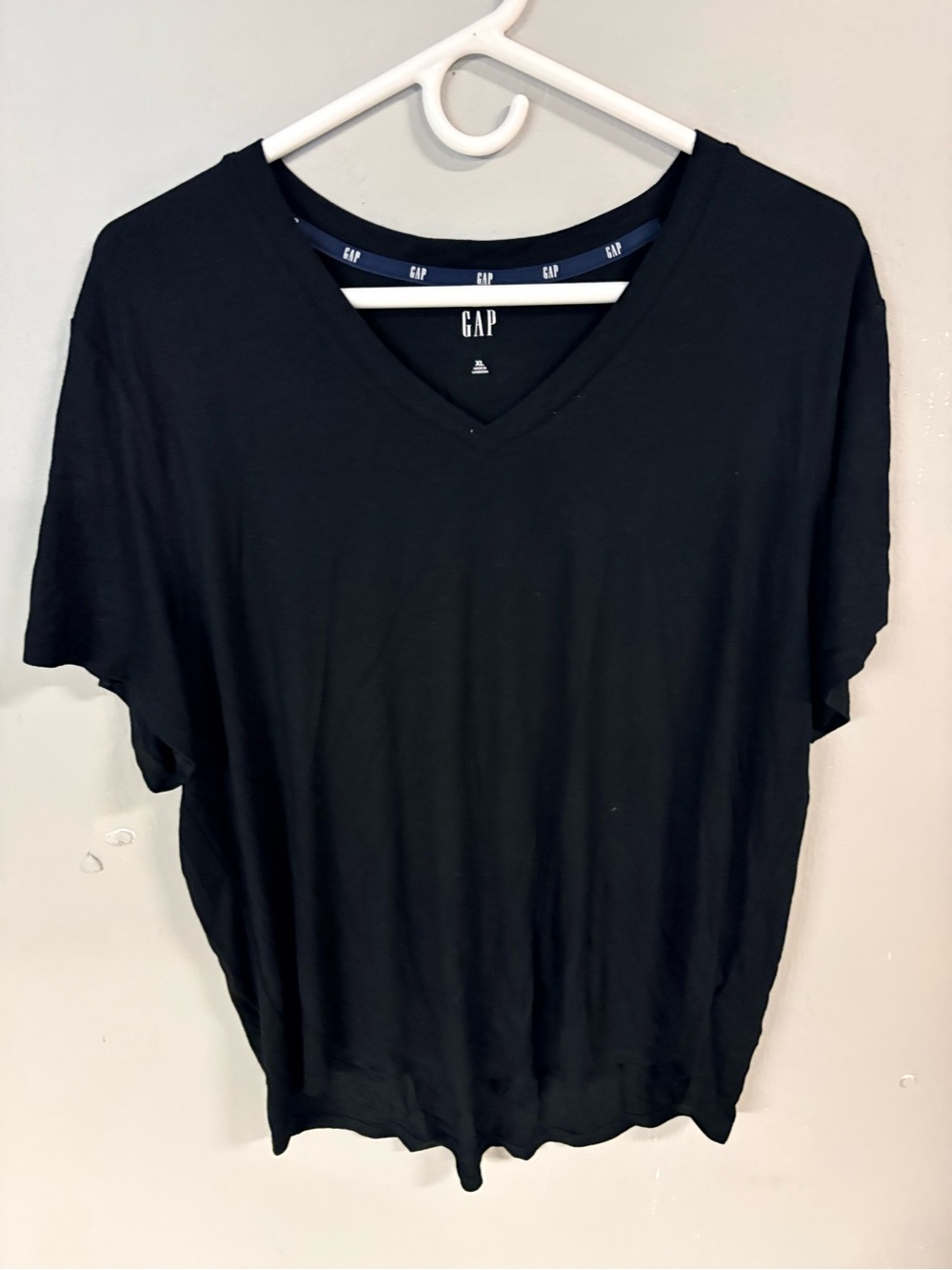 GAP Black V-Neck Short Sleeve Tee size XL